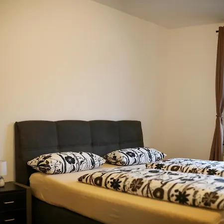 1 - Naehe Phantasialand, Koeln, Bonn, Bruehl *