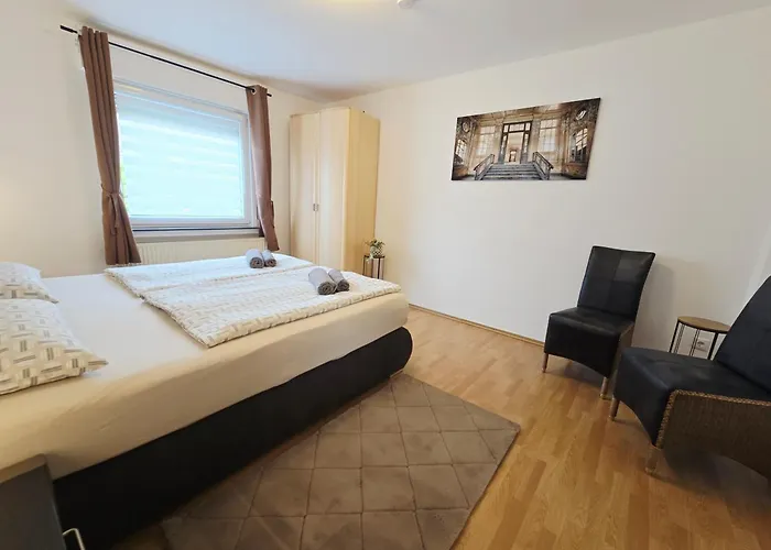 1 - Naehe Phantasialand, Koeln, Bonn, Bruehl *